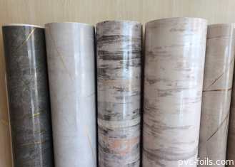 1400 mm γυαλιστερή μαρμάρινη ταινία PVC για εφαρμογές μεσαίου τύπου μεμβράνης κενού