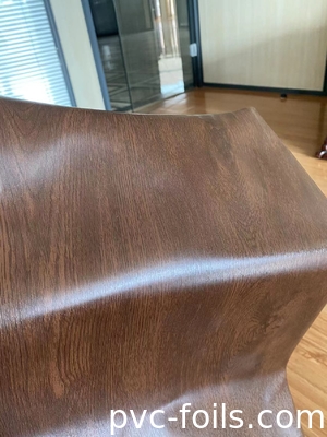 Διακοσμητικό φύλλο αλουμινίου PVC χρώματος 0.1MM σκοτεινό δρύινο για την εσωτερική διακόσμηση επιφάνειας